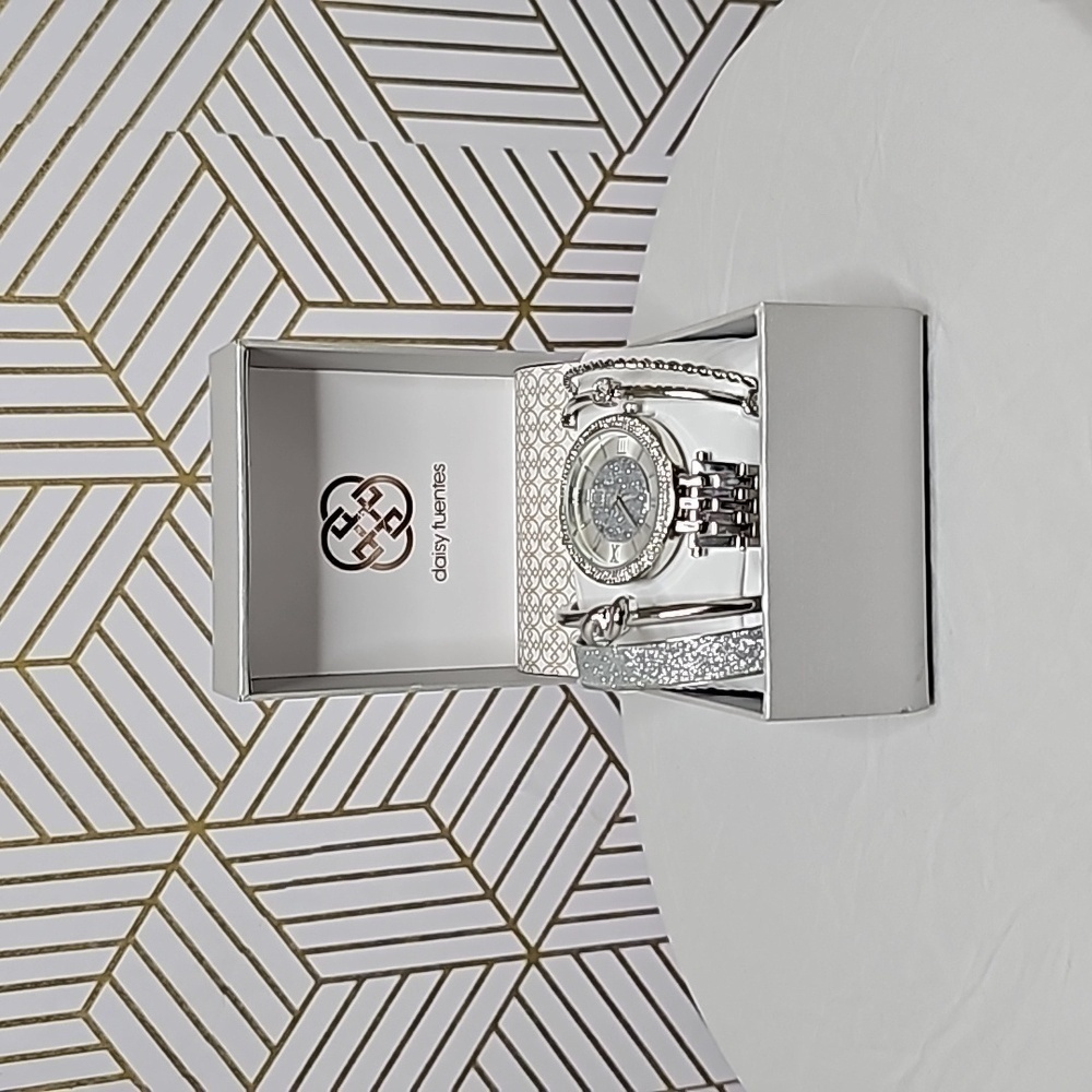 NWT 5 Piece Daisy Fuentes Watch and Bracelet Set - Picture 3 of 6